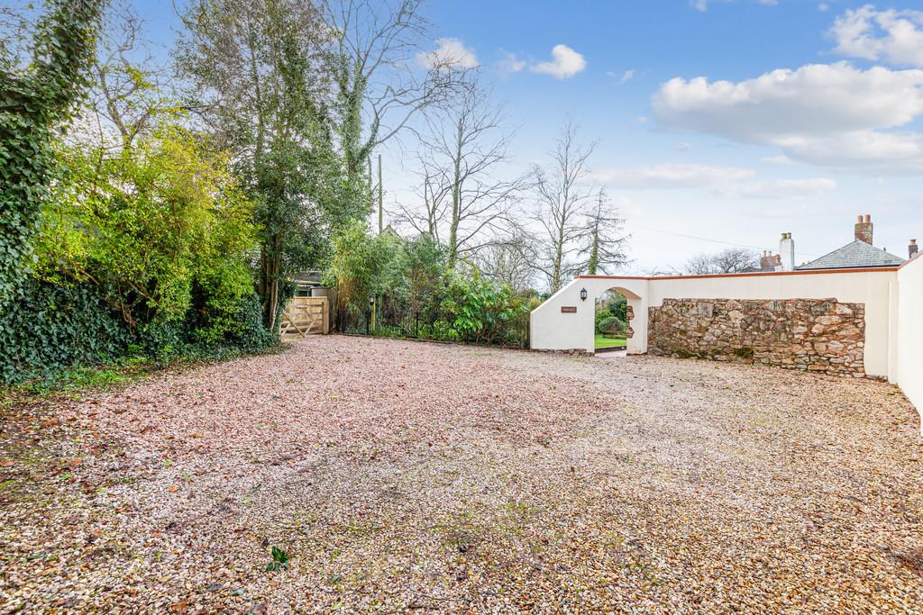 A04 - Broadway, Meadowside, Woodbury - 260128