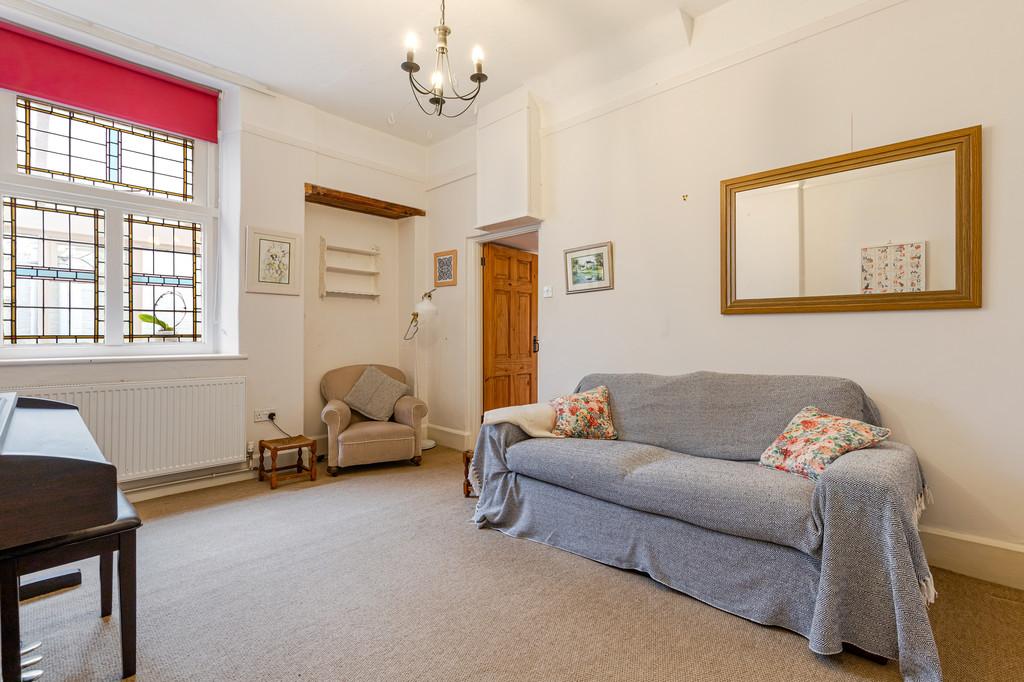 A18 - Broadway, Meadowside, Woodbury - 260128