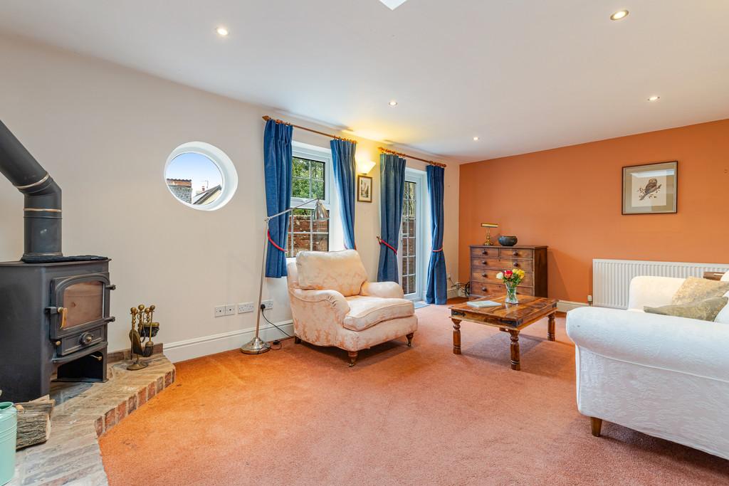 A14 - Broadway, Meadowside, Woodbury - 260128