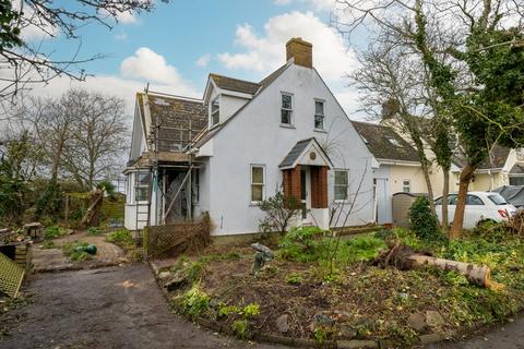 5 bedroom semi-detached house for sale, Pointes Rocques, St Sampsons