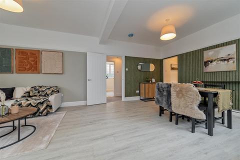 undefined, Royal Road, St. Albans