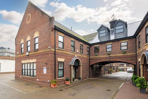 2 bedroom flat to rent, Mount Mews, Hampton TW12