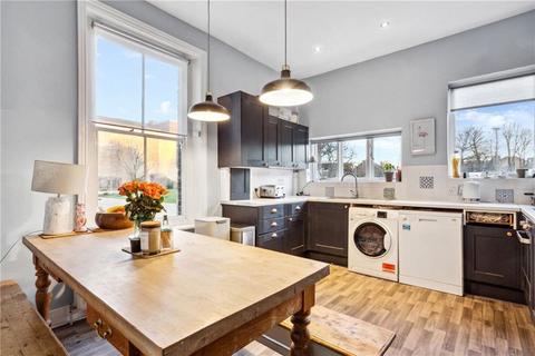 4 bedroom flat to rent, Clapham Mansions, London SW4
