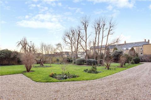 4 bedroom flat to rent, Clapham Mansions, London SW4