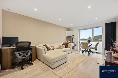 2 bedroom apartment for sale, Aylsham Drive, Ickenham, Middlesex, UB10
