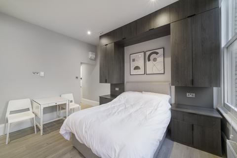 Studio to rent,  Vicarage Gate, London W8