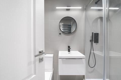 Studio to rent,  Vicarage Gate, London W8