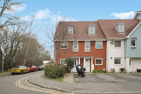 3 bedroom end of terrace house for sale, Wraysbury Drive, West Drayton UB7