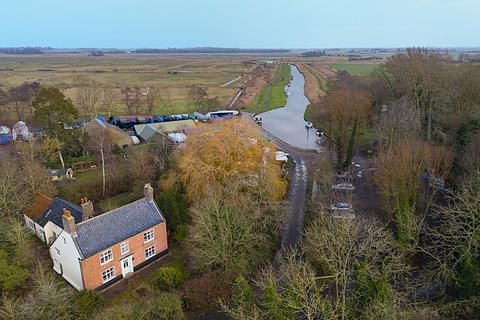5 bedroom detached house for sale, Upton, Norwich