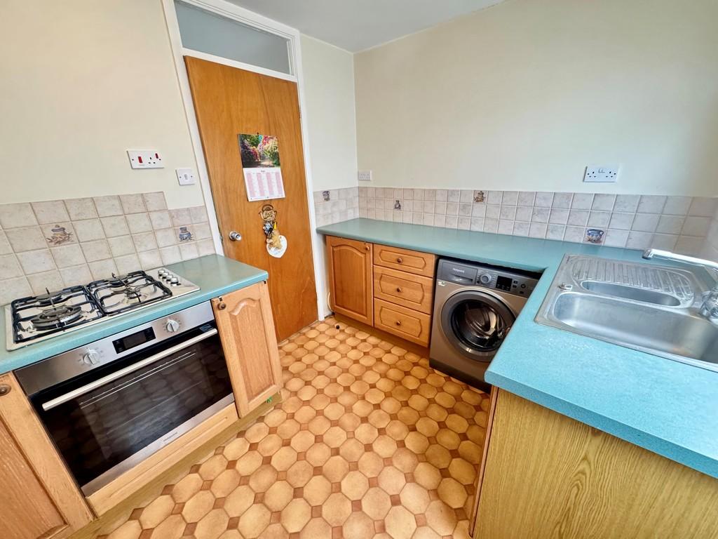 52 Windward Close Kitchen 1