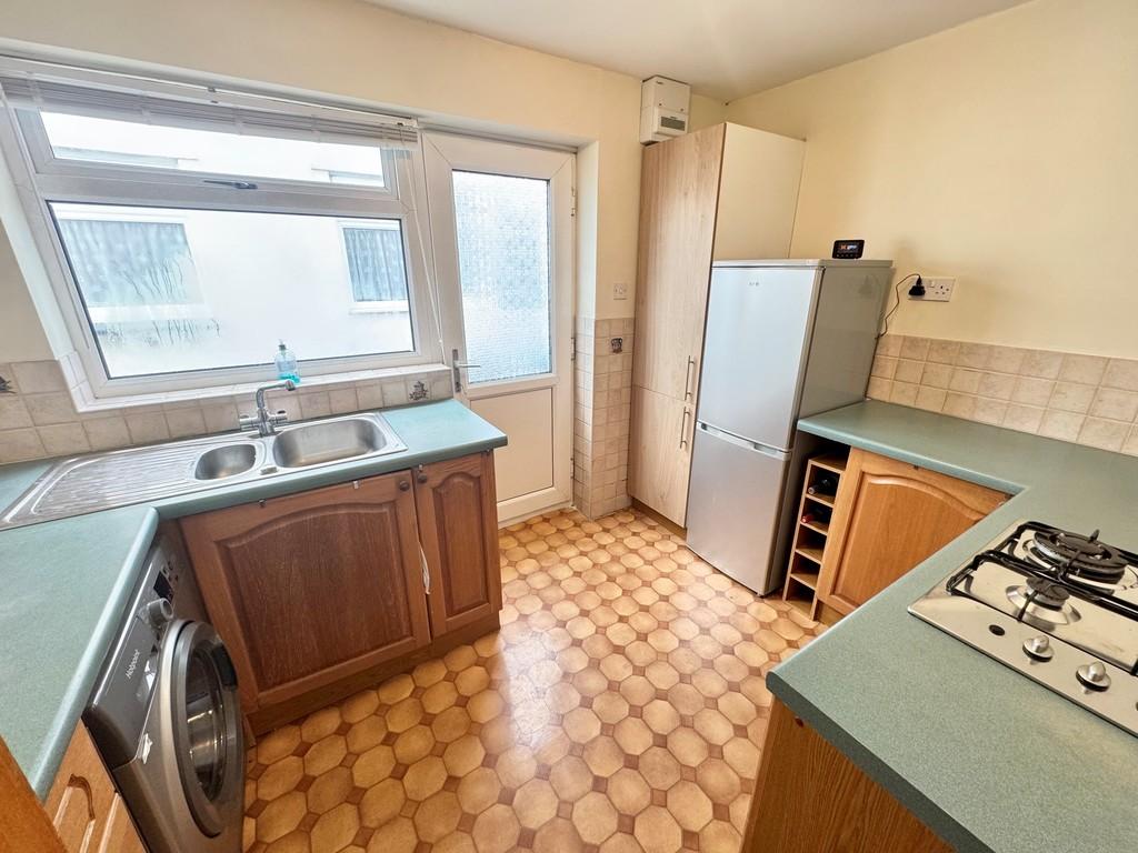 52 Windward Close Kitchen 2