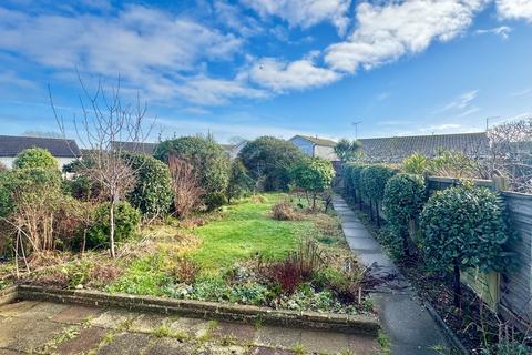 2 bedroom semi-detached bungalow for sale, Windward Close, Littlehampton
