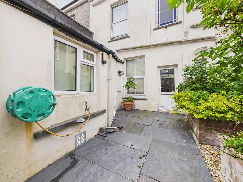 Cam03974 g0 pr0136 still013