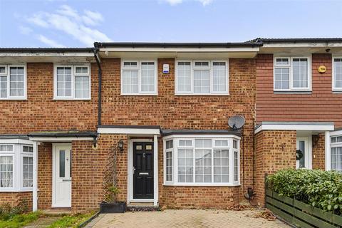 3 bedroom terraced house to rent, Chantry Road, Chessington, KT9