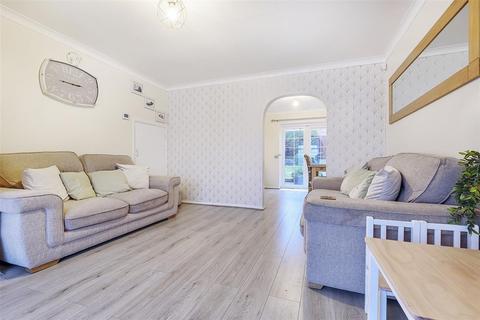 3 bedroom terraced house to rent, Chantry Road, Chessington, KT9