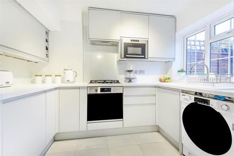 3 bedroom terraced house to rent, Chantry Road, Chessington, KT9