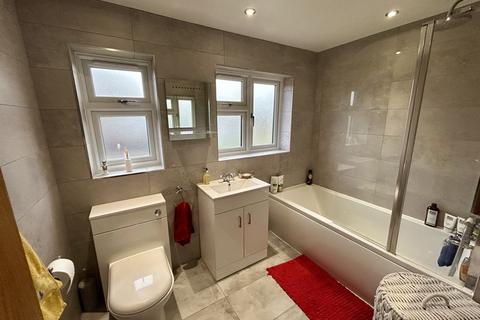 3 bedroom end of terrace house for sale, Poplar Shaw, Waltham Abbey