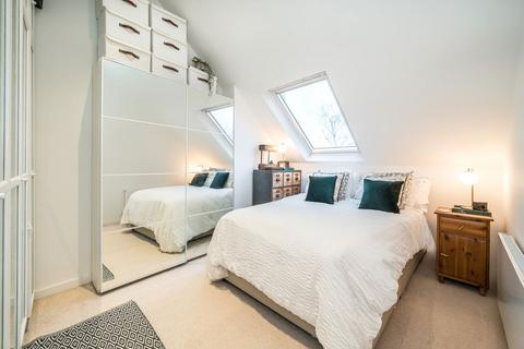 2 bedroom flat for sale, Elmfield Road, London SW17