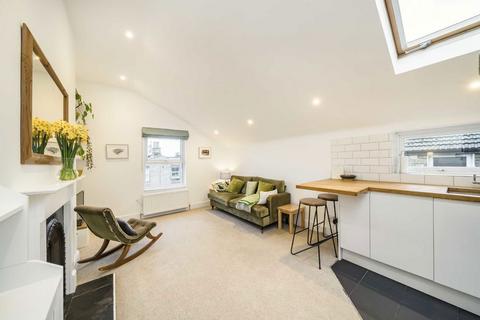 2 bedroom flat for sale, Carminia Road, London SW17