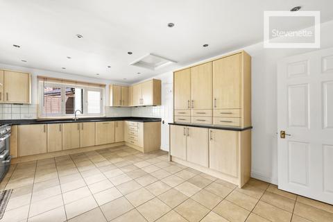 5 bedroom detached house for sale, Woodberry Down, Epping