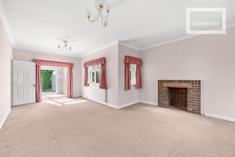 5 bedroom detached house for sale, Woodberry Down, Epping
