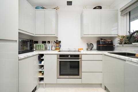 2 bedroom flat for sale, Leabank Square, London E9