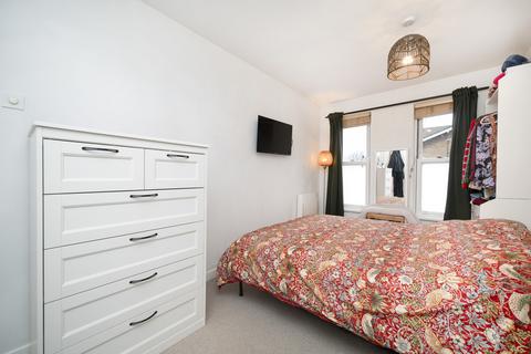 2 bedroom flat for sale, Leabank Square, London E9