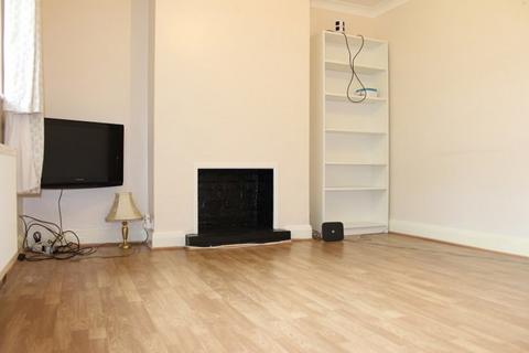 2 bedroom ground floor flat to rent, College Road, Harrow Weald