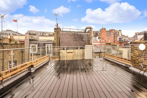 undefined, Wellington Street, WC2E