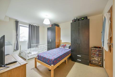 2 bedroom flat for sale, Millicent Grove, N13, Palmers Green, London, N13