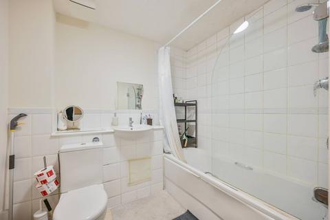 2 bedroom flat for sale, Millicent Grove, N13, Palmers Green, London, N13