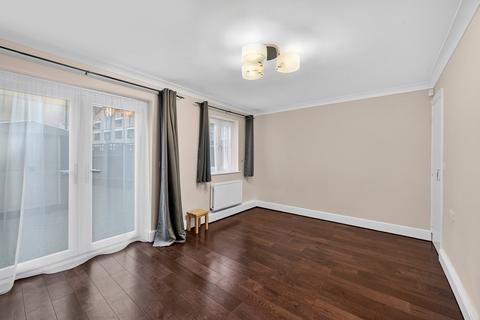 3 bedroom terraced house for sale, Balladier Walk, London