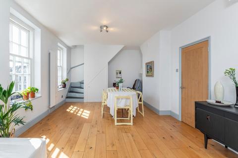 4 bedroom flat to rent, Camden Road, London