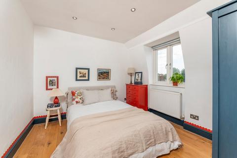 4 bedroom flat to rent, Camden Road, London
