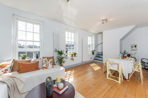 4 bedroom flat to rent, Camden Road, London