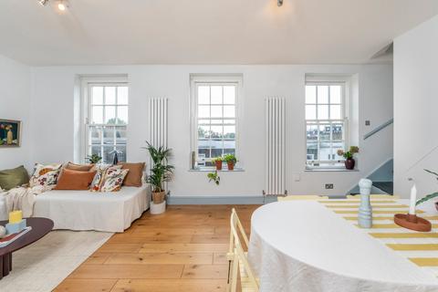 4 bedroom flat to rent, Camden Road, London