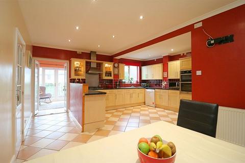 6 bedroom semi-detached house for sale, Scott Road, Walsall