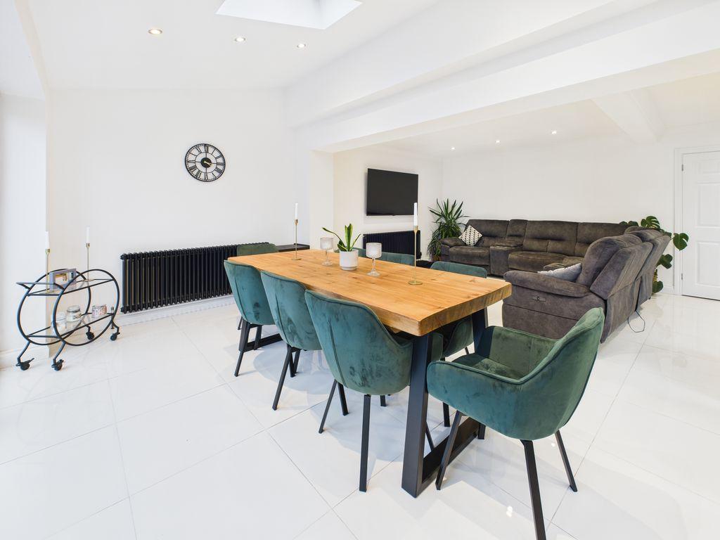 Living Dining Area