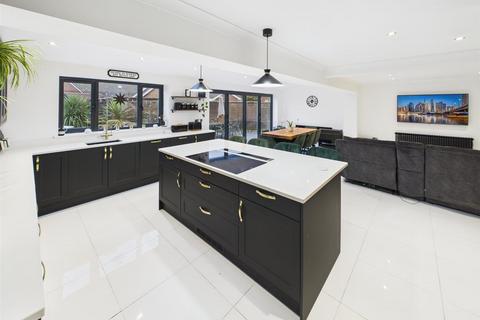 4 bedroom detached house for sale, 6 Farriers Way, Tattershall