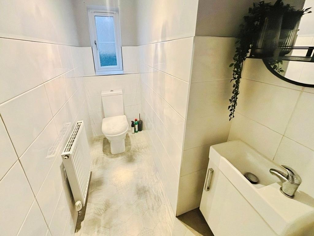 Cloakroom/Wc