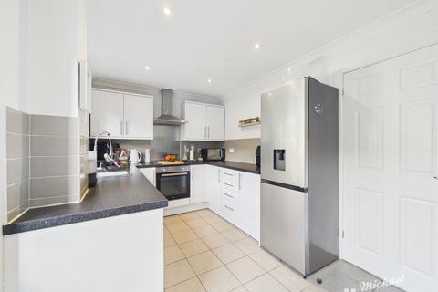 undefined, Leighton Buzzard LU7