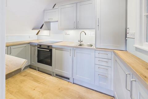 3 bedroom apartment to rent, Palace Street, Canterbury