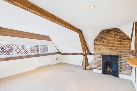 3 bedroom flat to rent, Palace Street, Canterbury