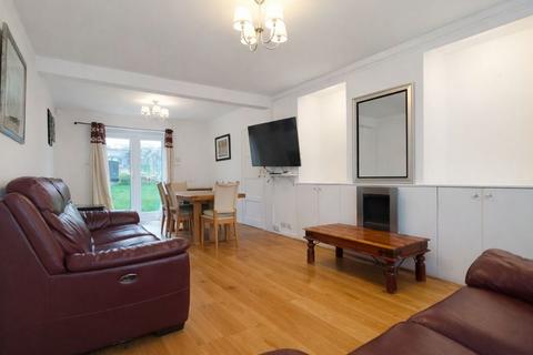 undefined, The Vale, Muswell Hill, N10