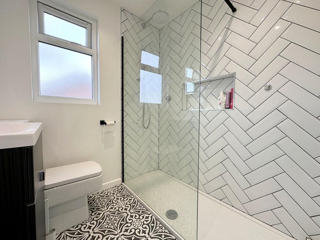En Suite to Bedroom