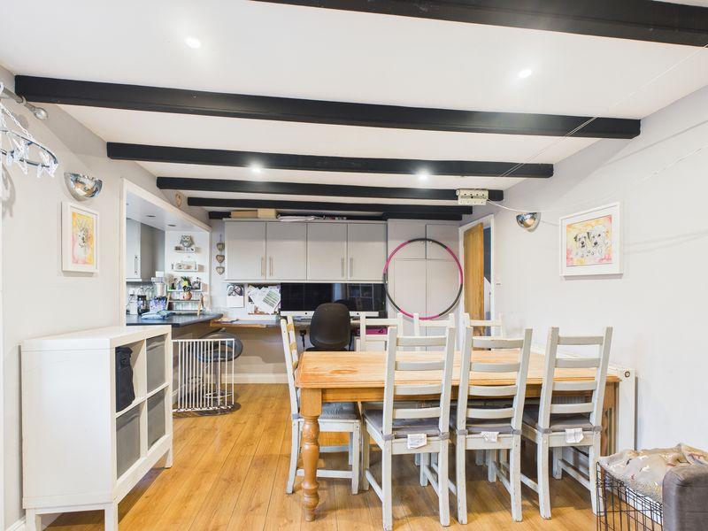 Kitchen/dining space