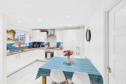 3 bedroom end of terrace house for sale, Long Meadow Lane, Falmouth - Well presented