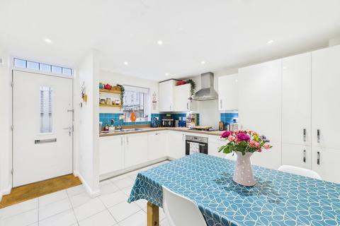 3 bedroom end of terrace house for sale, Long Meadow Lane, Falmouth - Well presented
