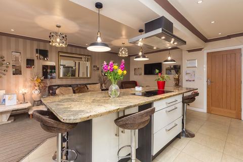5 bedroom semi-detached house for sale, Sunnyfield Road, Manchester M25