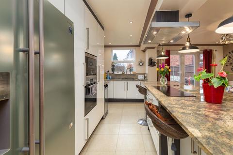 5 bedroom semi-detached house for sale, Sunnyfield Road, Manchester M25